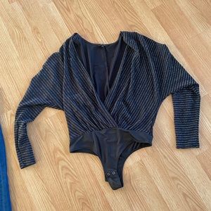 SOLD 🧁 3/$20 Long sleeve bodysuit